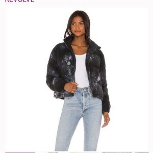 Bella Dahl black and white puffer